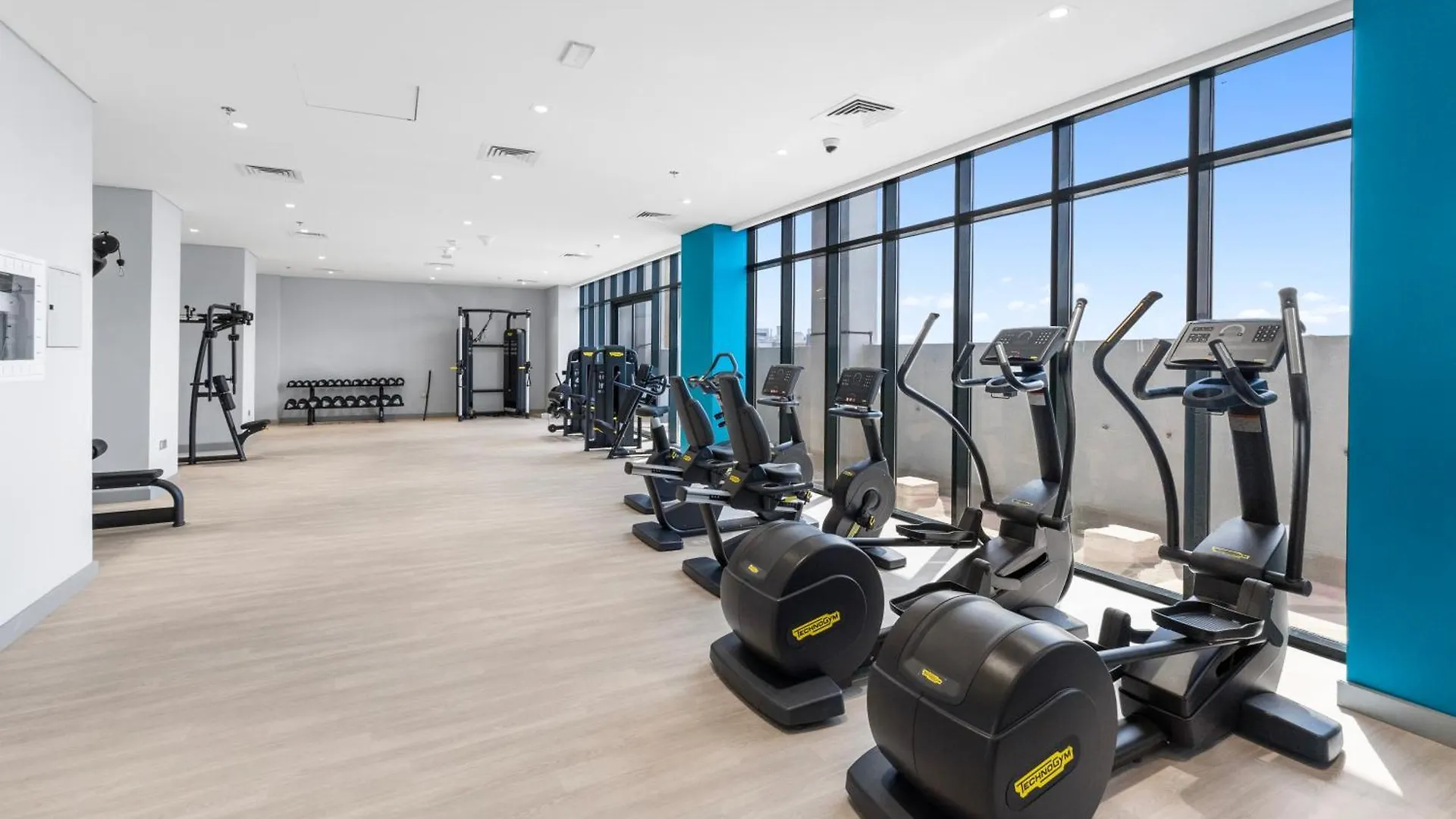 Golden Dunes Studio In Dubai
