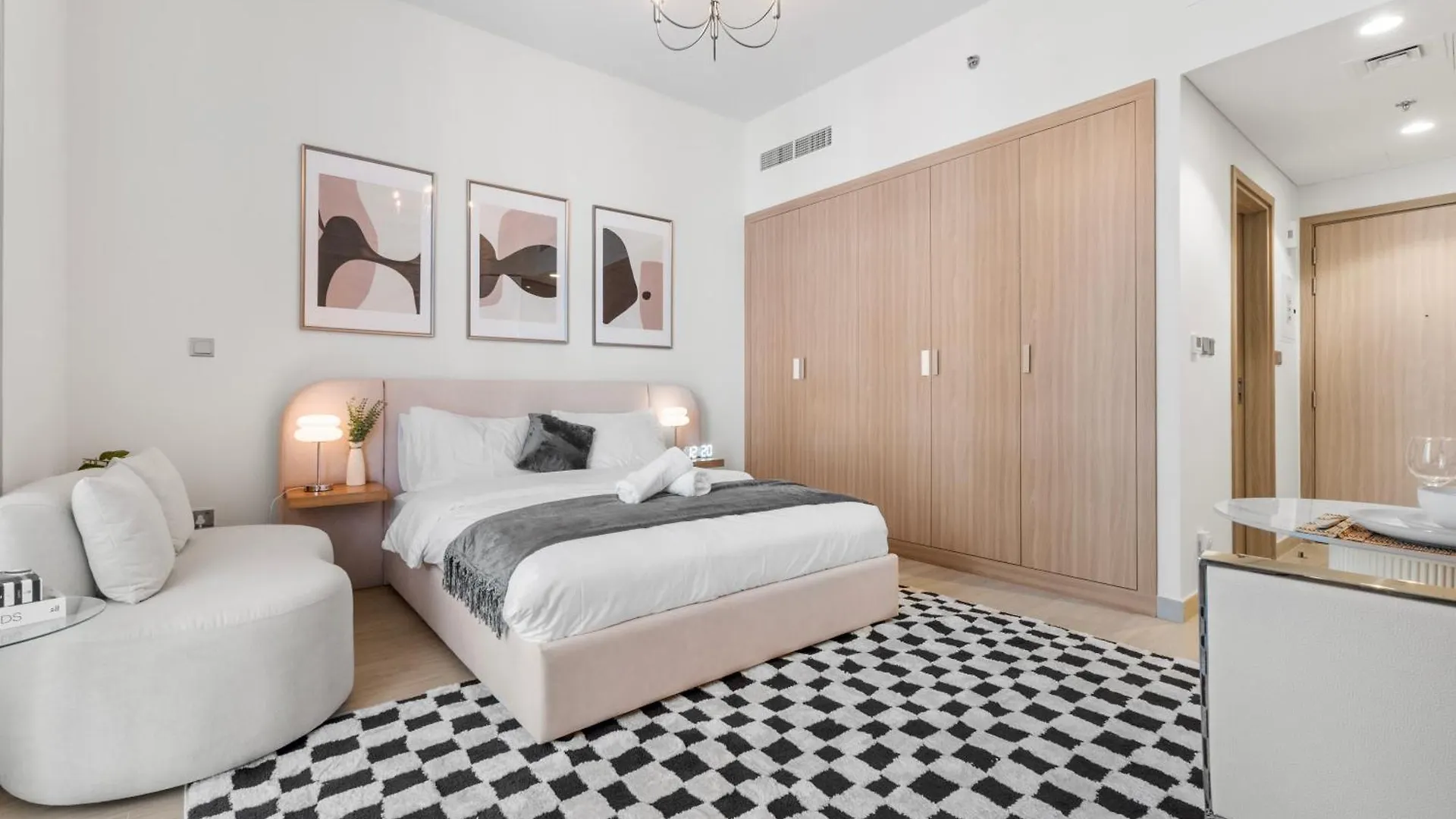 Golden Dunes Studio In Dubai Apartment